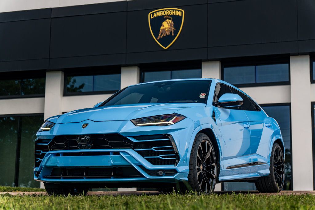 Used 2022 Lamborghini Urus AWD/4WD image 1