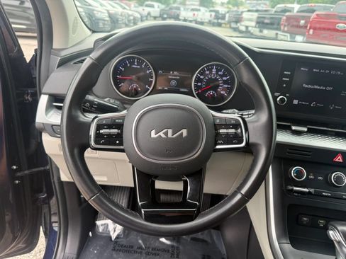 Used 2024 Kia Carnival LX FWD image 21
