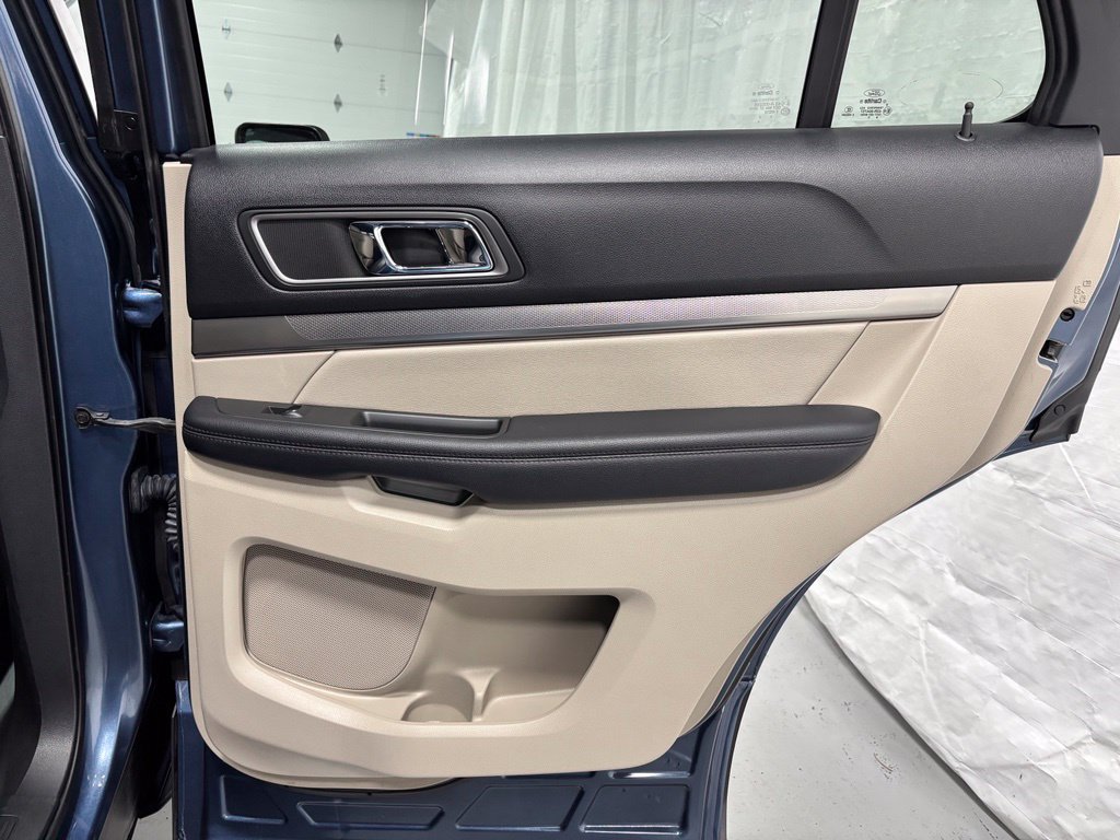 Used 2018 Ford Explorer XLT w/ Equipment Group 202A AWD/4WD image 47
