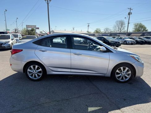 Used 2013 Hyundai Accent GLS w/ Premium Pkg image 2