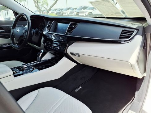 Used 2017 Kia K900 Luxury RWD image 10