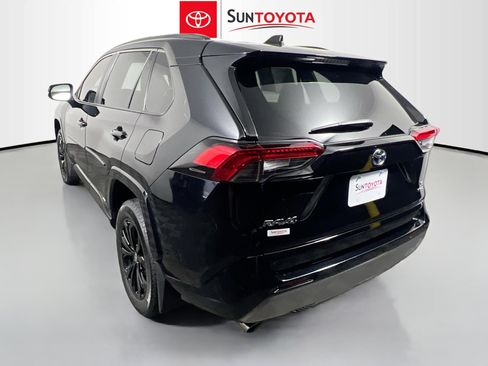Used 2022 Toyota RAV4 SE image 6
