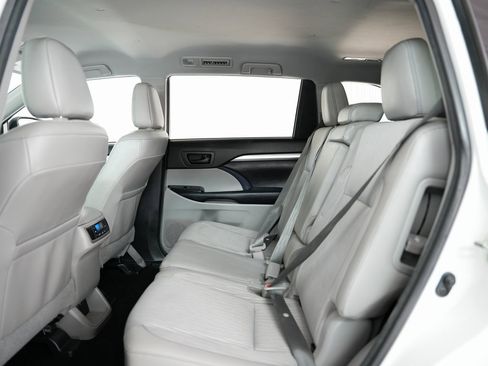 Used 2018 Toyota Highlander Plus image 40