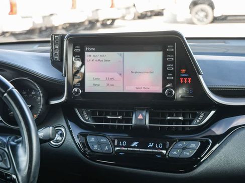 Used 2019 Toyota C-HR XLE FWD image 14