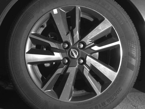 Used 2025 Nissan Versa SV w/ Trunk Package image 12