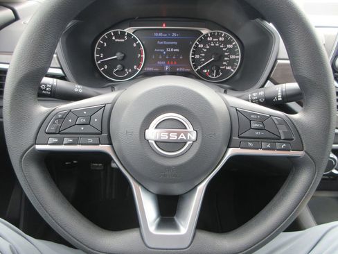 Used 2025 Nissan Altima 2.5 SV image 21