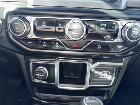 Used 2023 Jeep Gladiator Sport image 21