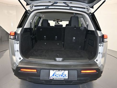 Certified 2024 Nissan Pathfinder SV FWD image 25