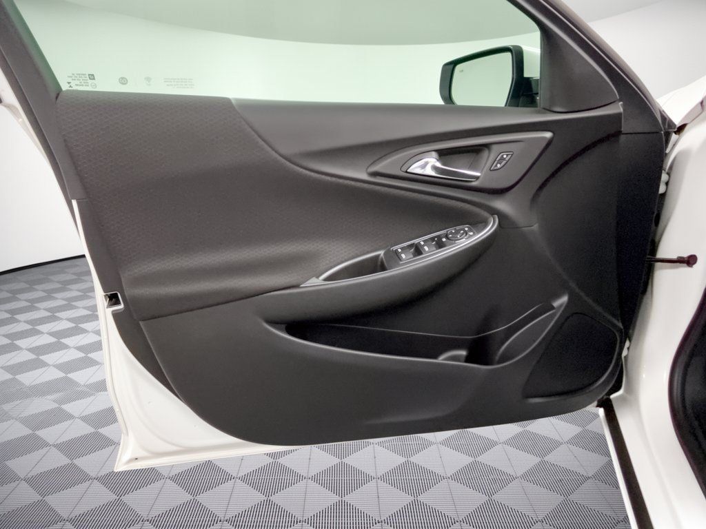 Used 2022 Chevrolet Malibu RS FWD image 14