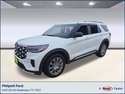 Used 2025 Ford Explorer Platinum image 1