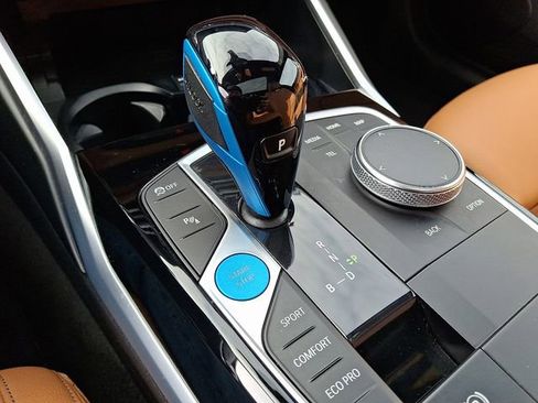 Used 2022 BMW i4 eDrive40 image 15