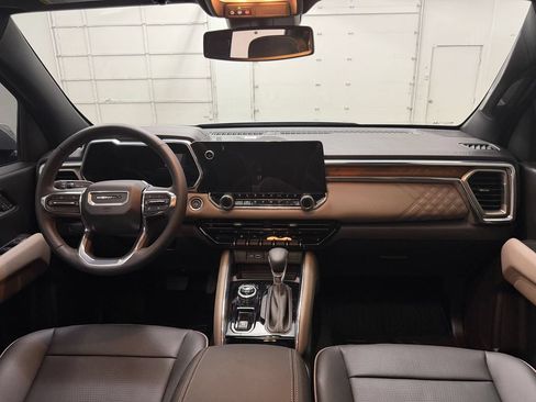 Used 2025 GMC Canyon Denali AWD/4WD image 15