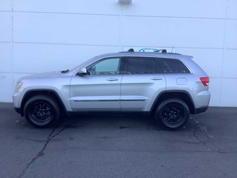 Used 2011 Jeep Grand Cherokee Laredo AWD/4WD image 2
