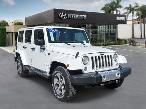 Used 2017 Jeep Wrangler Unlimited Sahara w/ Connectivity Group AWD/4WD image 1