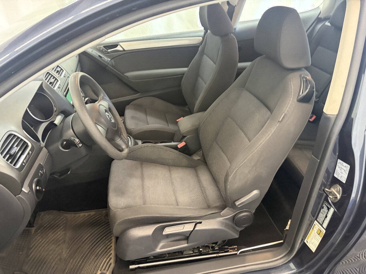 Used 2013 Volkswagen Golf 2-Door FWD image 14