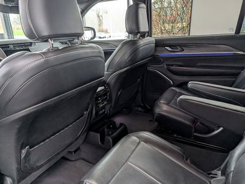 Used 2023 Jeep Grand Cherokee L Overland image 13