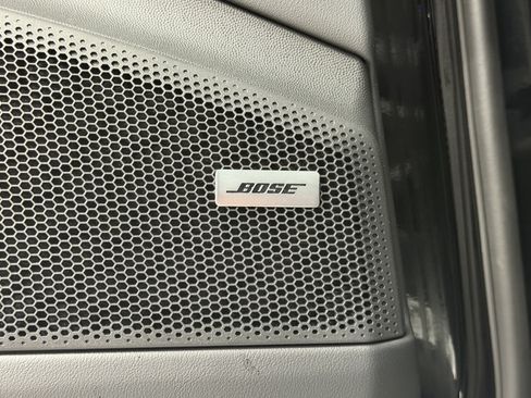 Certified 2025 Porsche Macan Electric RWD image 31
