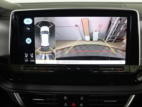 Used 2025 Volkswagen Atlas Cross Sport SEL Premium R-Line image 8