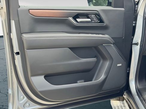 New 2026 GMC Yukon XL Denali AWD/4WD image 14
