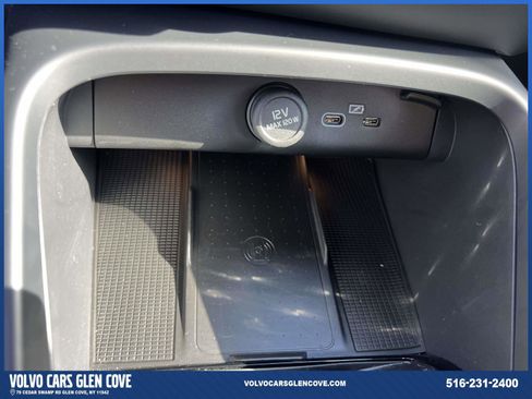 Used 2025 Volvo XC40 B5 Ultra w/ Climate Package image 31