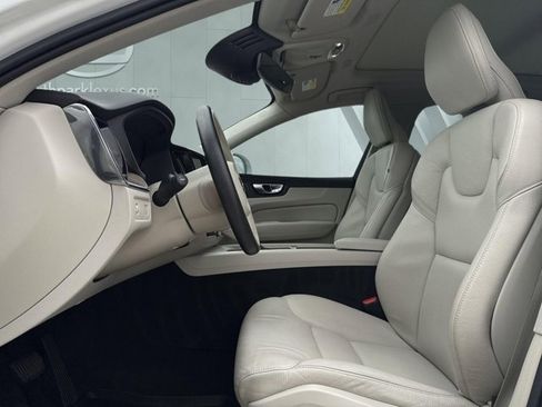 Used 2021 Volvo XC60 T5 Momentum w/ Protection Package FWD image 7