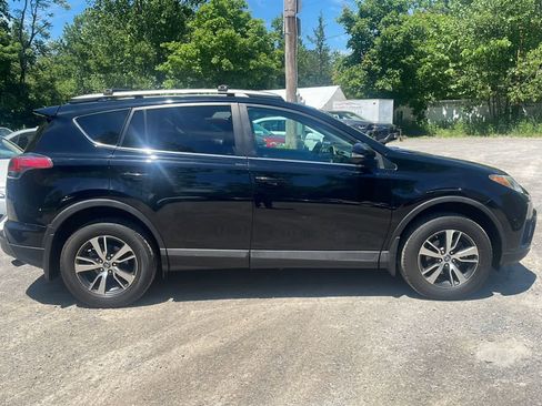Used 2018 Toyota RAV4 XLE AWD/4WD image 11