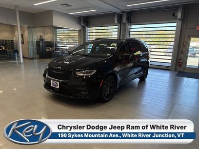New 2026 Chrysler Pacifica Limited