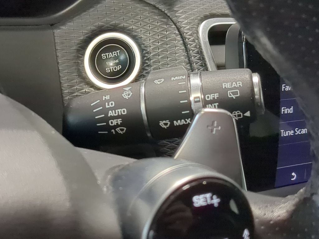 Used 2019 Land Rover Range Rover Velar R-Dynamic SE AWD/4WD image 30