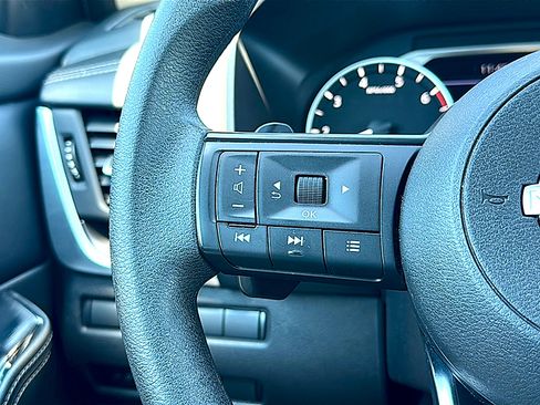 Used 2024 Nissan Rogue SV FWD image 29