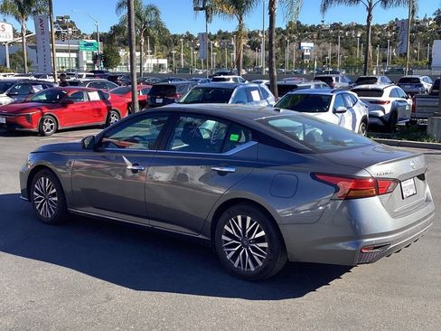 Used 2025 Nissan Altima 2.5 SV image 7