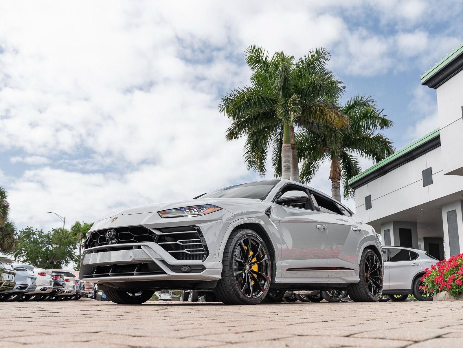 Used 2022 Lamborghini Urus AWD/4WD image 16