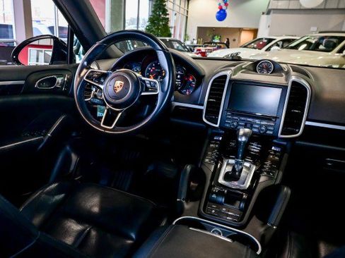 Used 2016 Porsche Cayenne image 30