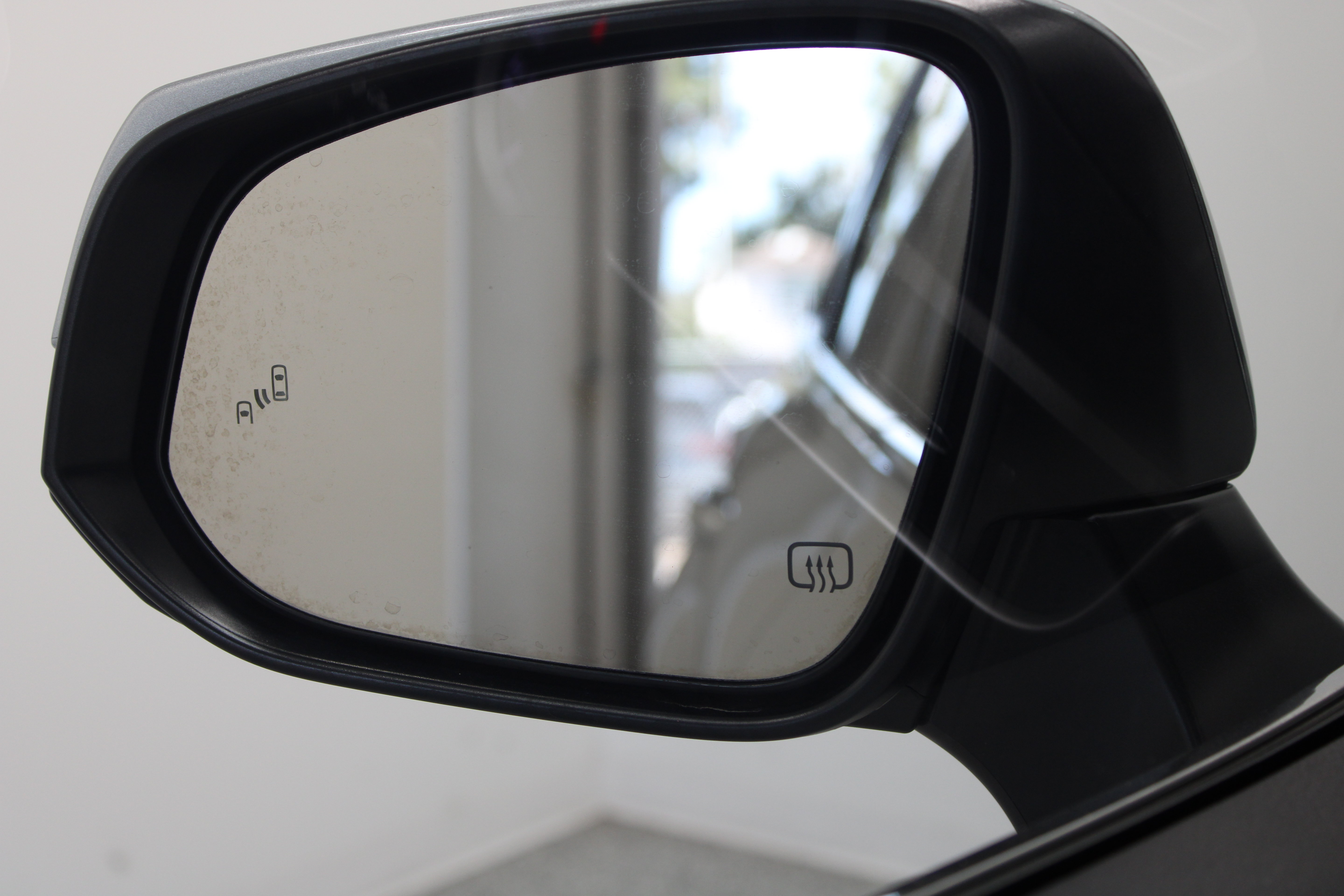 Used 2025 Toyota Highlander LE FWD image 22