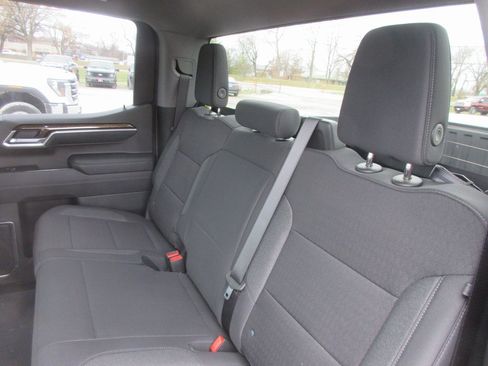 New 2026 GMC Sierra 1500 SLE image 15