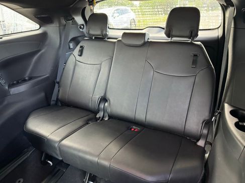 Used 2025 Toyota Sienna Limited AWD/4WD image 6