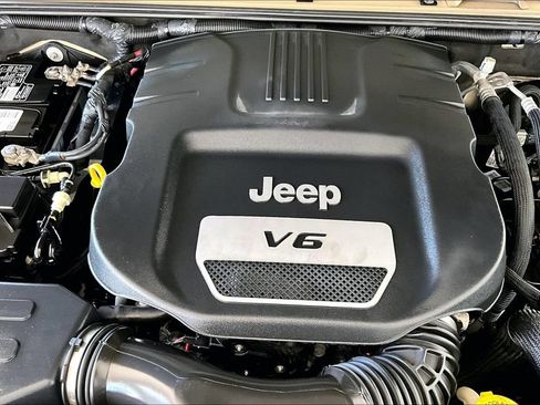 Used 2017 Jeep Wrangler Unlimited Sahara w/ Quick Order Package 24E Chief AWD/4WD image 31