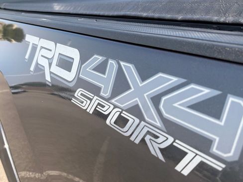 Used 2018 Toyota Tacoma TRD Sport AWD/4WD image 28