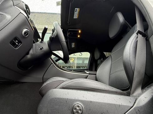 Used 2024 Mercedes-Benz GLC 300 4MATIC image 13