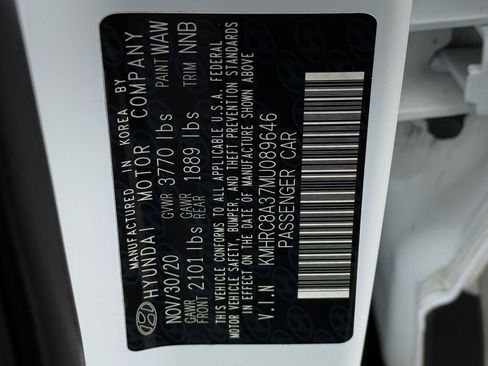 Used 2021 Hyundai Venue SEL image 25