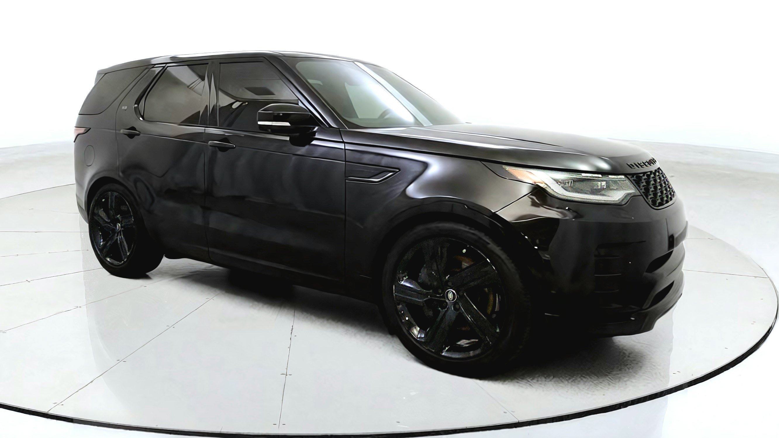 Used 2024 Land Rover Discovery Dynamic SE AWD/4WD image 1