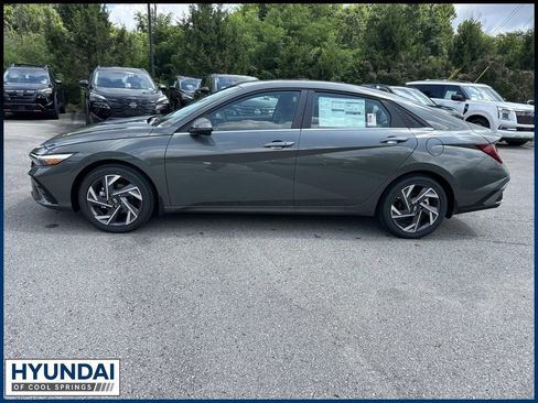 New 2026 Hyundai Elantra Limited FWD image 4