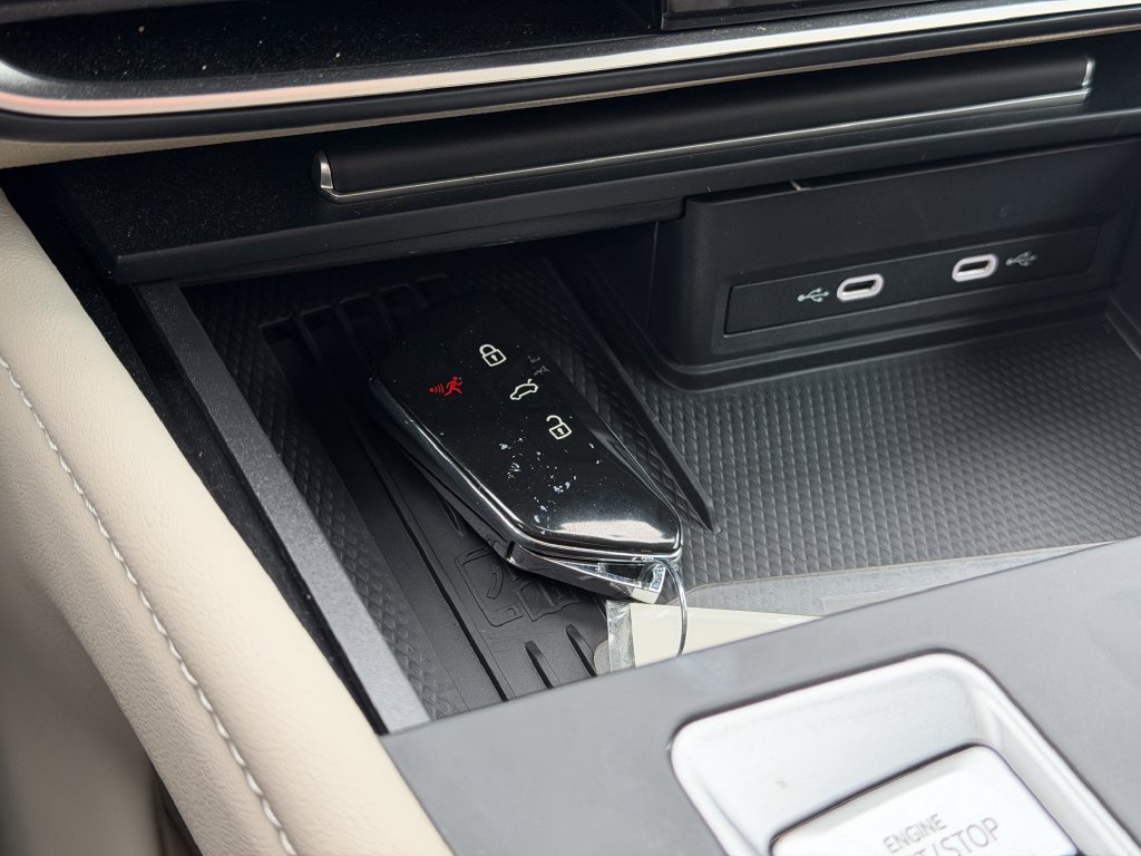 Used 2025 Volkswagen Atlas SE FWD image 22