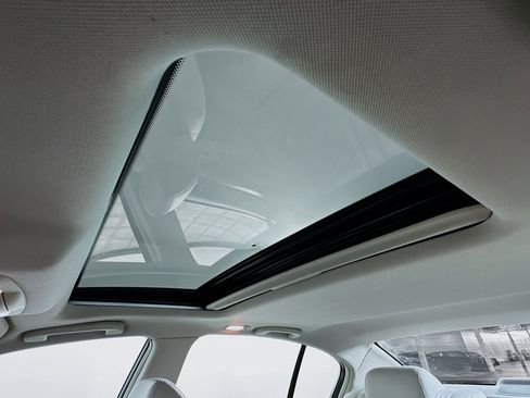 Used 2010 INFINITI G37 Journey w/ Premium Pkg image 26