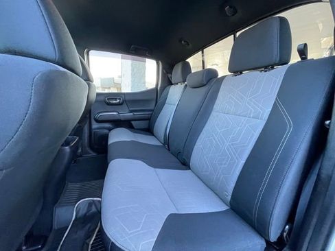 Used 2022 Toyota Tacoma TRD Sport image 34