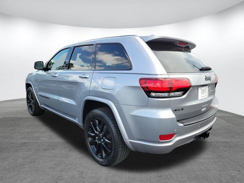 Used 2019 Jeep Grand Cherokee Altitude AWD/4WD image 6