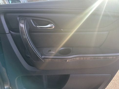 Used 2015 GMC Acadia SLT image 28