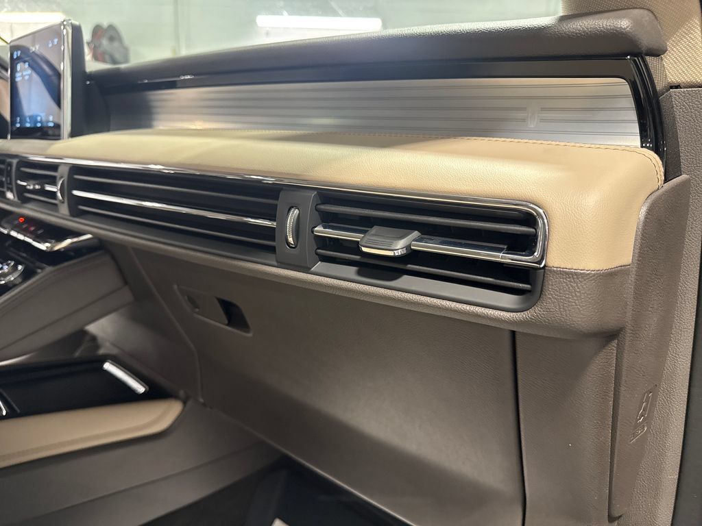 Used 2022 Lincoln Corsair FWD image 33