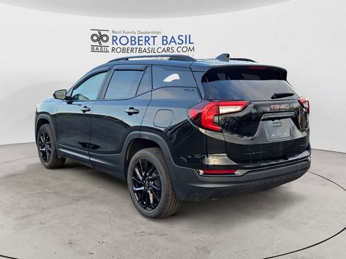 Used 2024 GMC Terrain SLE w/ Driver Convenience Package image 3