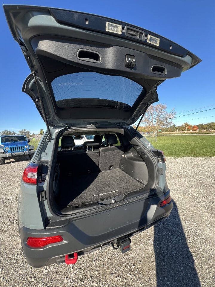 Used 2015 Jeep Cherokee Trailhawk AWD/4WD image 11