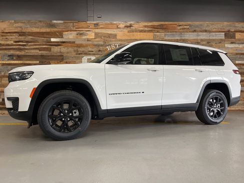 New 2025 Jeep Grand Cherokee L Altitude image 49